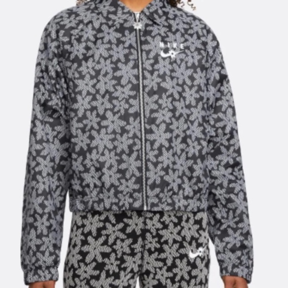 Like new: Nike reflective zip-up jacket